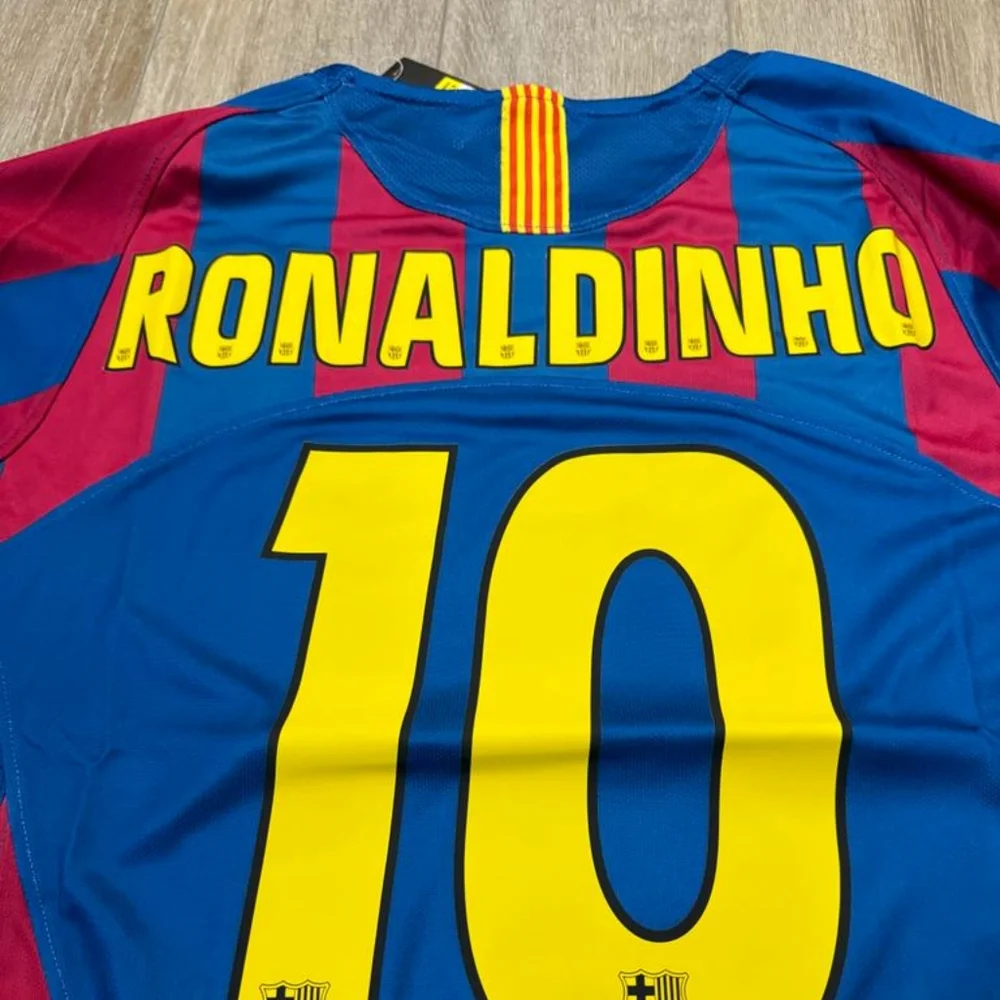 Jersey Soccer Version Retro Team Barcelona Ronaldinho#10 Long Sleeve - Picture 3 of 8